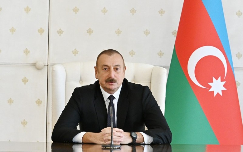 Алиев поздравил новоизбранного президента Ирана и пригласил его в Азербайджан